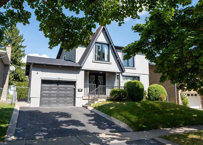 Chic And Cozy 5 Bedroom House Brampton