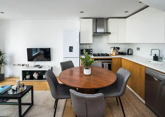 Prime Location Mews! Villa London