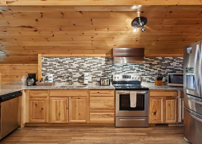 Black Bear Lodge - Game, Movie, Firepit Pigeon Forge