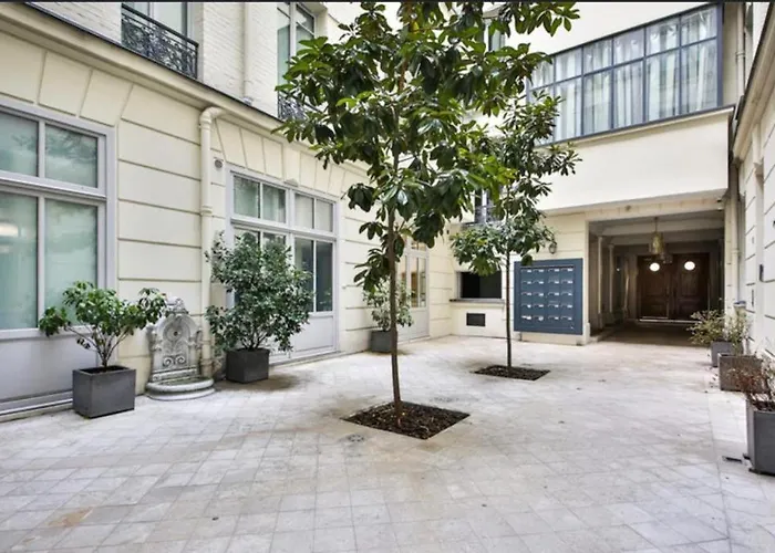 Avenue Montaigne Apartment Paris