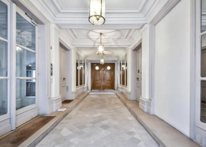 Avenue Montaigne Apartment Paris