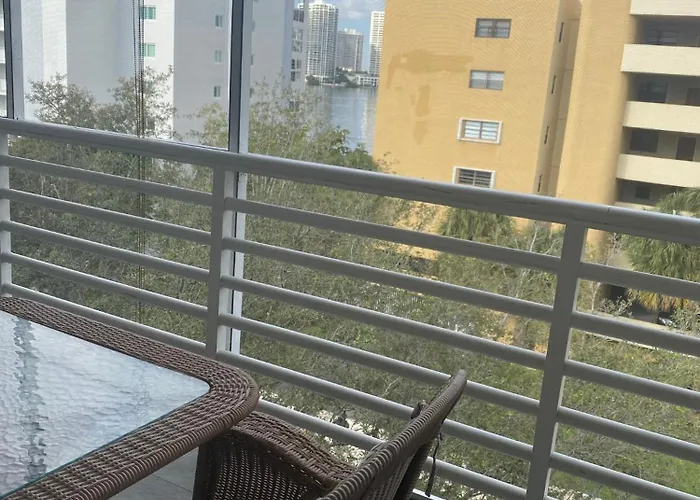 Le Frontenac Sunny Isles Beach