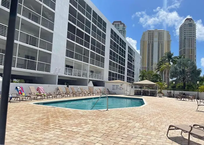 Le Frontenac Sunny Isles Beach
