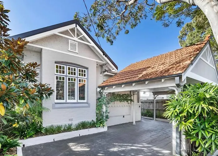 House 3 Bedrooms 2 Baths 2 Parkings In Mosman Sydney