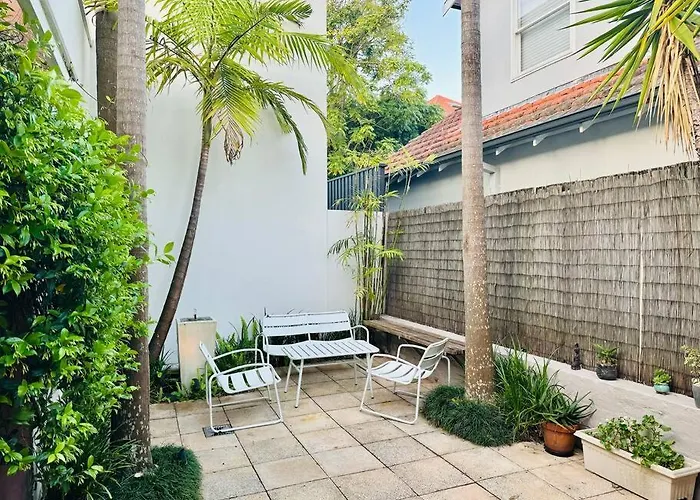 House 3 Bedrooms 2 Baths 2 Parkings In Mosman Sydney