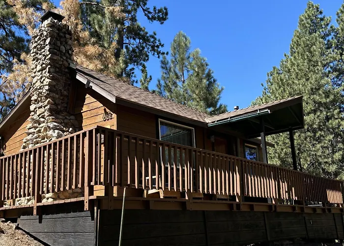 Snow Bunny Lodge - Perfect Big Bear Getaway! Deck With A New Hot Tub And Charcoal Barbecue! Big Bear Lake