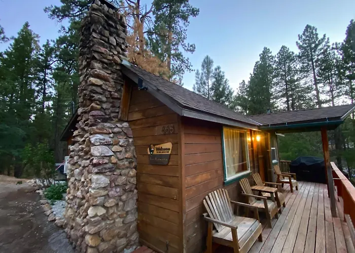 Snow Bunny Lodge - Perfect Big Bear Getaway! Deck With A New Hot Tub And Charcoal Barbecue! Big Bear Lake