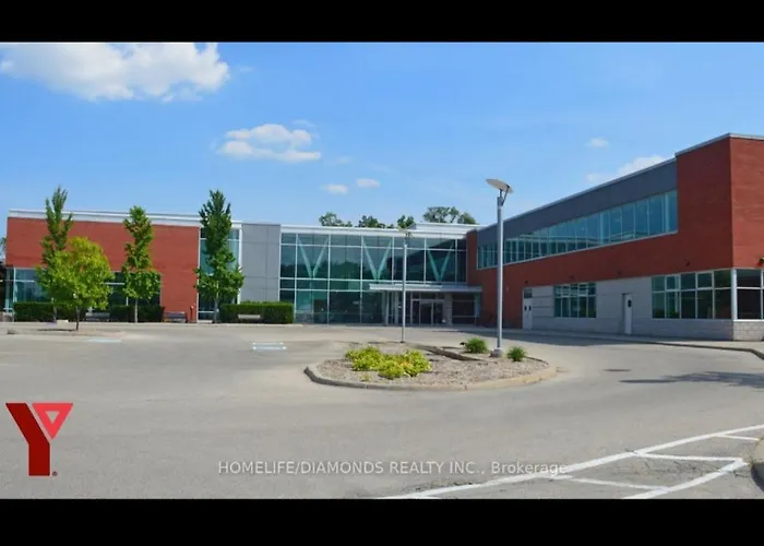 Rare 3 Bedroom Luxury Close To Lake Oakville