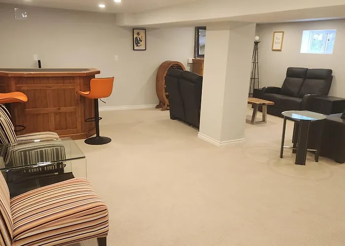 Rare 3 Bedroom Luxury Close To Lake Oakville