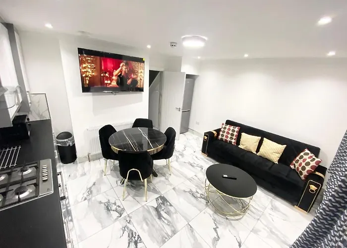 The Royal Boutique Kensington Lodge By London , Sleep 11