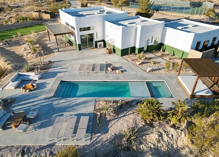 Joshua Tree Country Club-Villa/Pool/Sport/Boulders