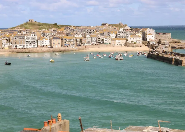Una, Lodge 73 St Ives 