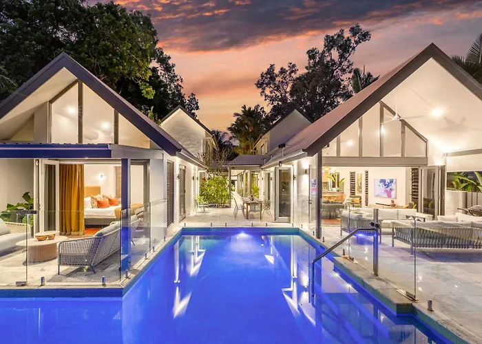 Sea Pavilion - Luxury Home Sleeps 12 Guests Port Douglas