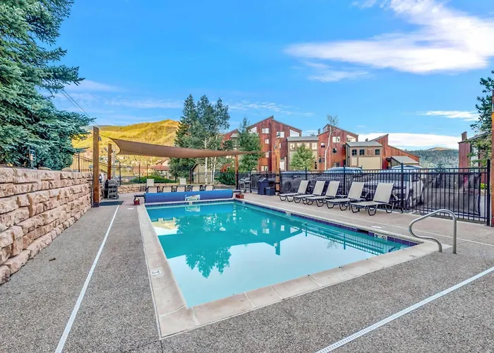 The West 3324 Updated 2 Bedroom Plus Loft With Easy Walk To Gondolas, Views, Amenities Steamboat Springs