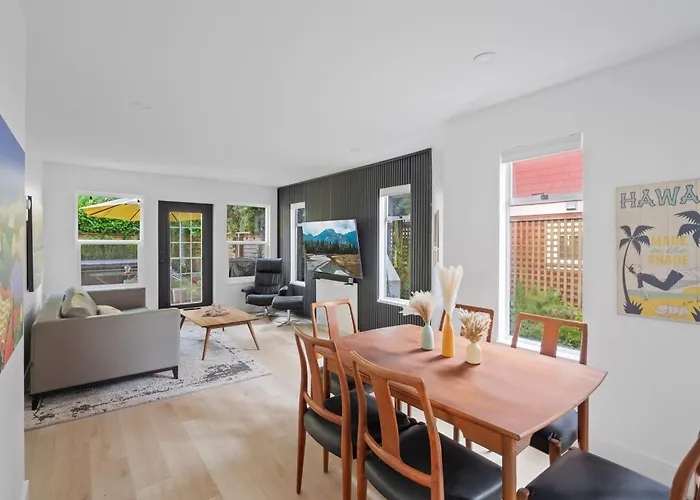 Modern Kitsilano 2 Bedroom Home With A Hot Tub Vancouver
