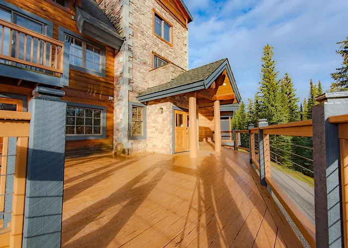 Winston Lodge Golden