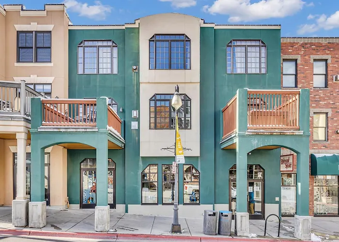 Town Lift 2C On Main Street Villa Park City