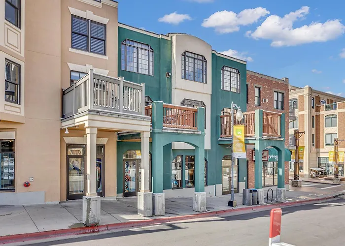 Town Lift 2C On Main Street Villa Park City