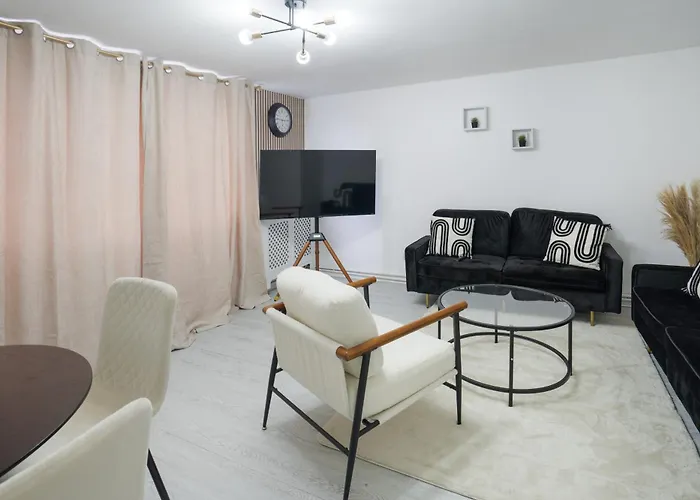 Luxury 3 Bedroom House In Woodgreen London