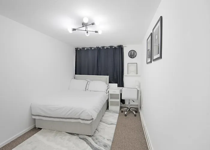 Luxury 3 Bedroom House In Woodgreen London