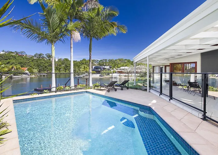 Waterfront Haven, Private Jetty, Near Hastings Villa Noosa Heads
