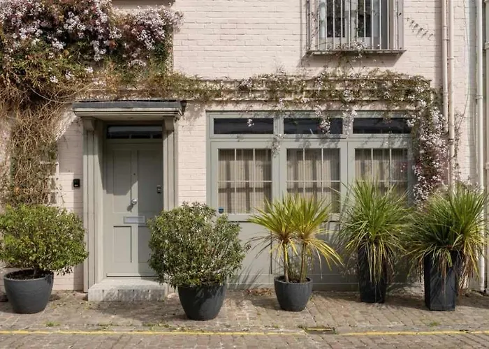 Charming 3Br Mews House Villa London
