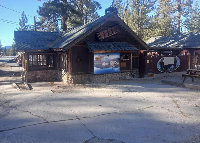 Cabin 33, 3 Bedroom 2 Bath Big Bear Lake