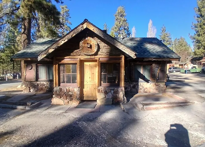 Cabin 33, 3 Bedroom 2 Bath Big Bear Lake