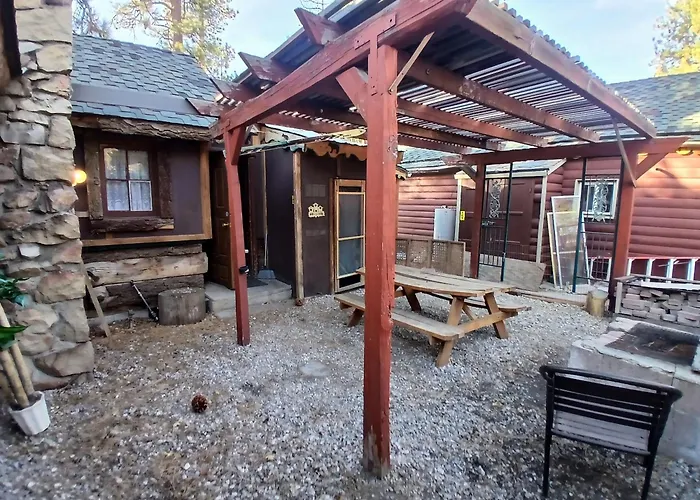 Cabin 33, 3 Bedroom 2 Bath Big Bear Lake