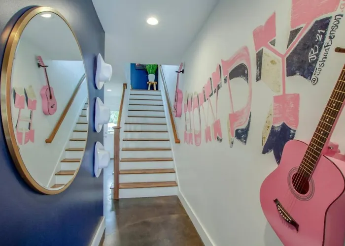 Howdy House New And Trendy With Rooftop Deck Nashville
