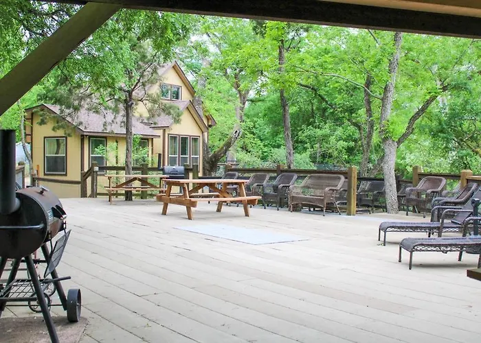 Treehouse 2 - Cardinal Casita Villa New Braunfels