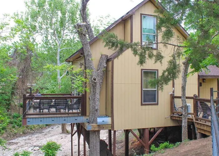 Treehouse 2 - Cardinal Casita Villa New Braunfels