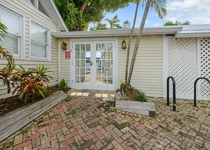 Island Style Colony Villa Key West