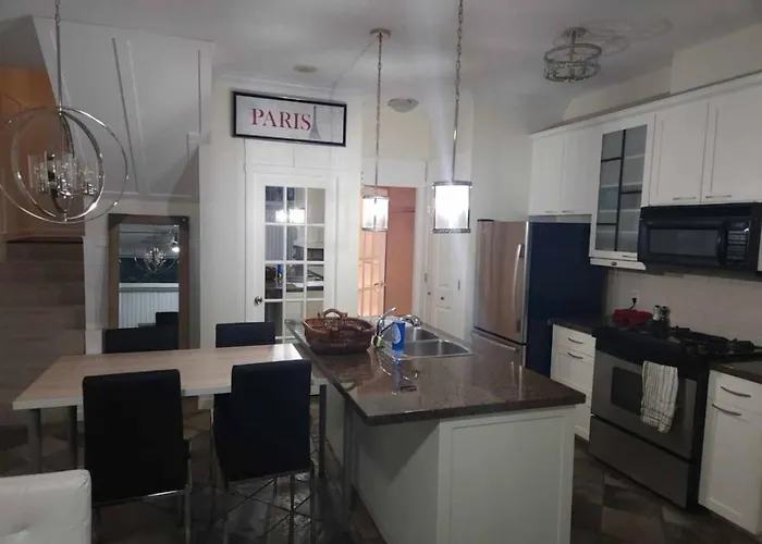 Corporate 2Br Townhouse In City Center Vancouver