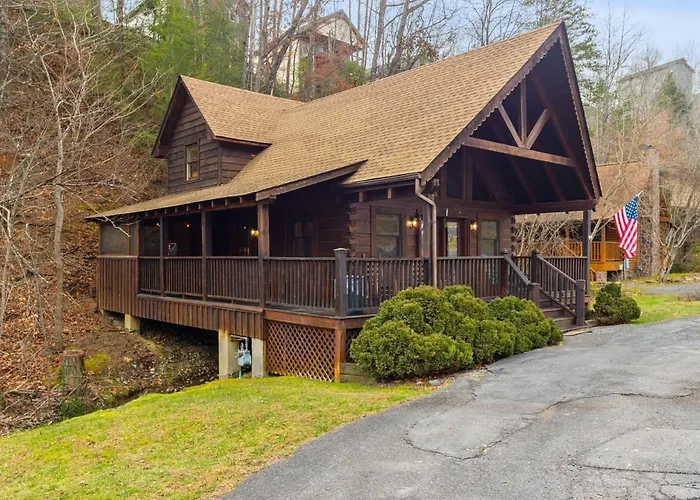 Er40 - The Bear Pause -Great Location,,,Close To All The Action! Cabin Pigeon Forge