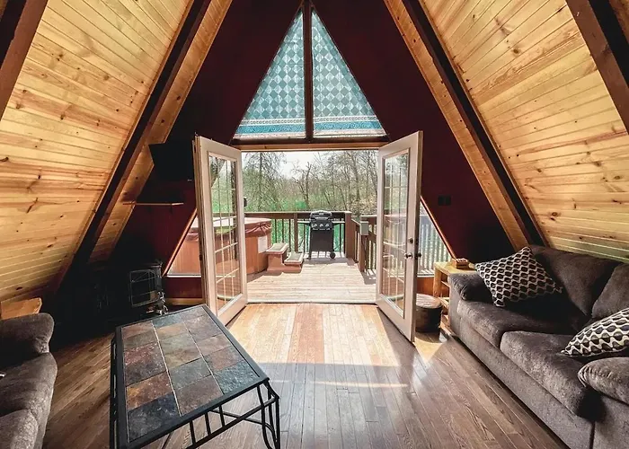 Edgewater Escape, Hocking Hills, Hot Tub, Pond Villa Rockbridge