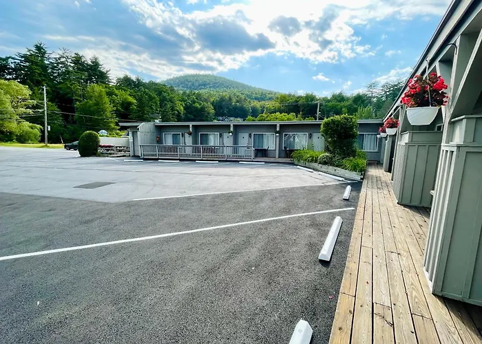 Waters Edge Lodge Lake George