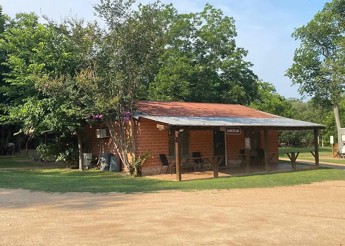 Safari Cabin #5 Seguin
