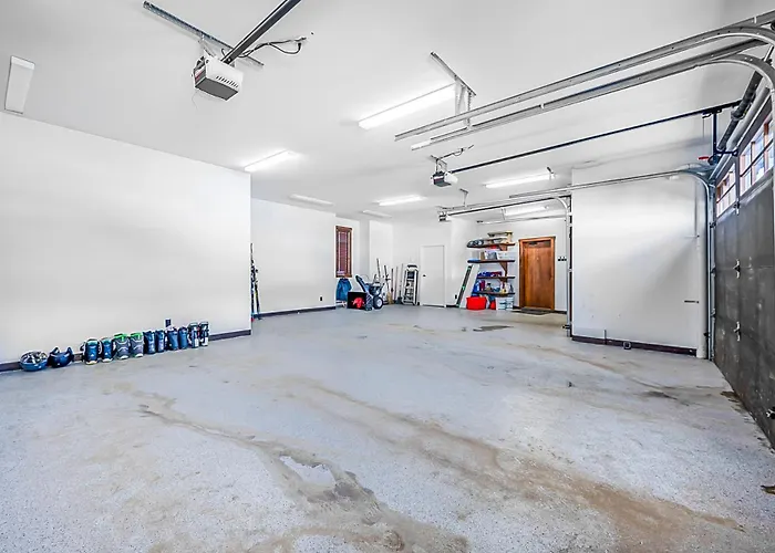 Inuksuk Lodge - 4800 Sq Ft Of Big White Excellence!