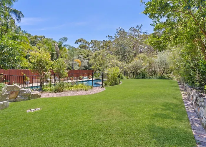 Poolside Oasis - Sydney Villa