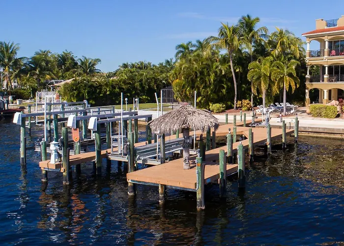 The Winslet Estate Offers 5Br Luxury, Waterfront Views, Pool, Spa, And Game Room - Swfl Rentals Cape Coral