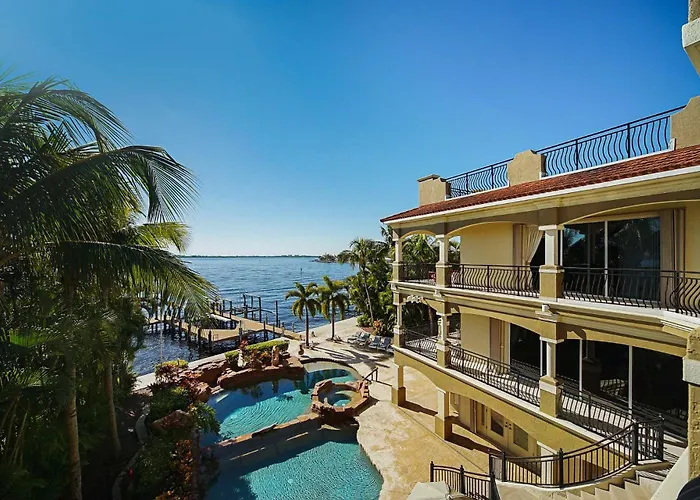 The Winslet Estate Offers 5Br Luxury, Waterfront Views, Pool, Spa, And Game Room - Swfl Rentals Cape Coral