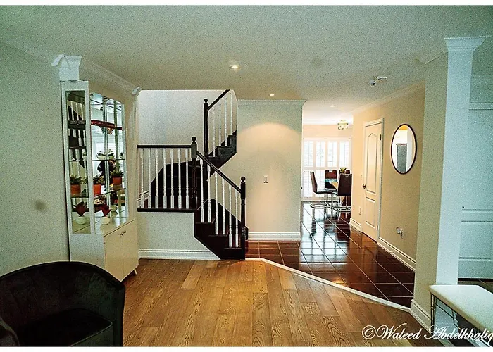 Sunroom House - 4 Bedrooms Mississauga