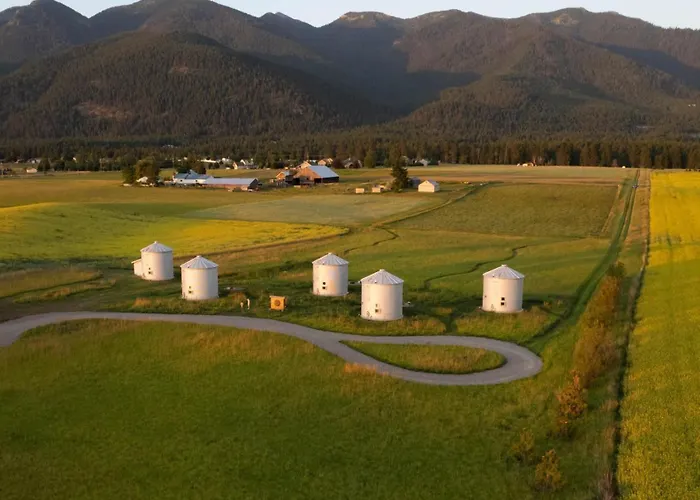 Clark Farm Silos - 5 Silo Mountain View Retreat Kalispell