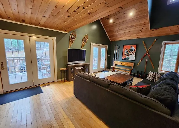 Dingle Run Lodge At Sir Sam'S Haliburton