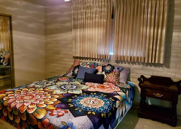 Moovalya Keys Riverfront Room For All Parker
