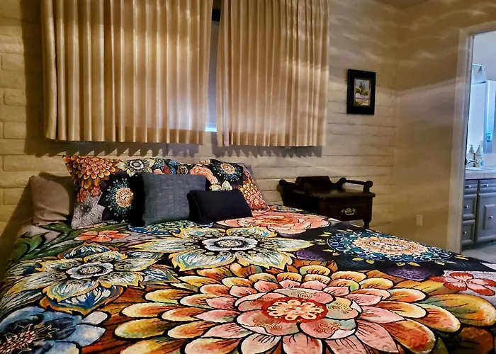 Moovalya Keys Riverfront Room For All Parker