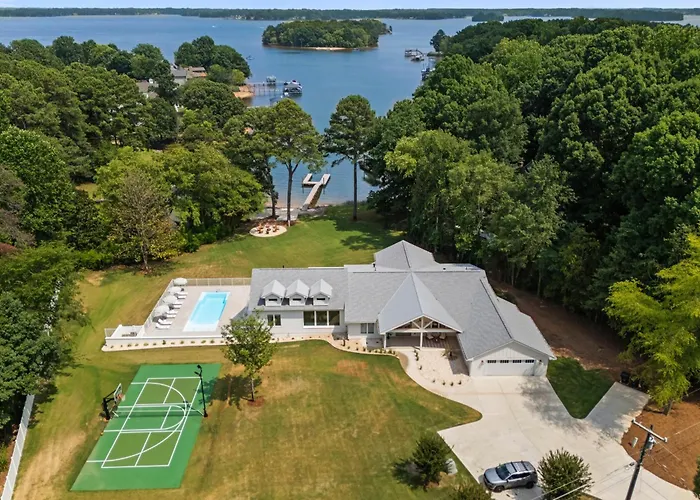 Blanca Bay On Brawley Villa Mooresville
