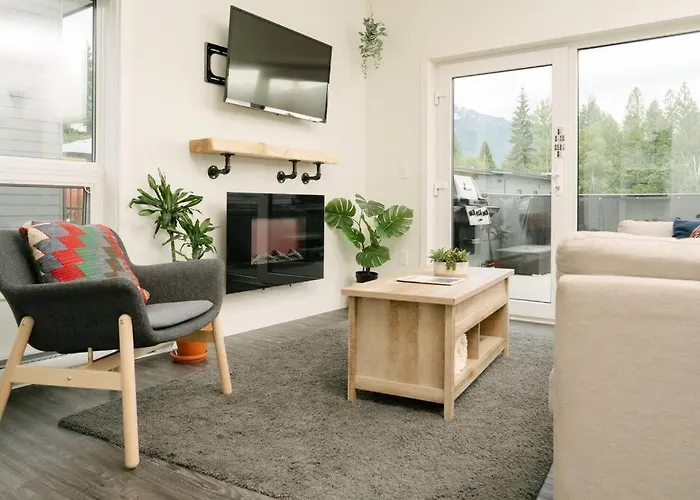 The Nest - Condo With Hot Tub & Bbq Revelstoke