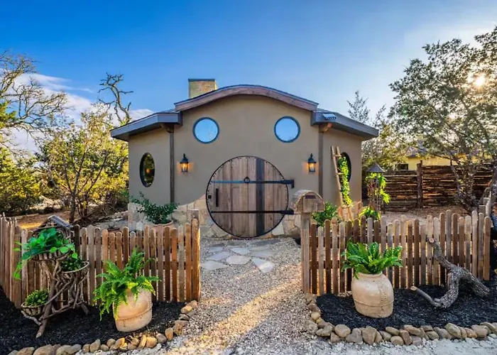 Traveler Hobbit House Hot Tub Bbq Wifi Fredericksburg Villa